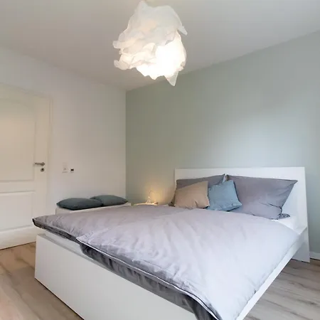 Moderne 80m² Mit Blick Ins Grune דירה *